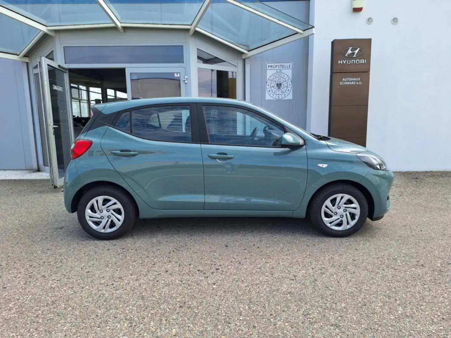 Hyundai i10 GO 1,0 MT a5bg1 Grün - 2
