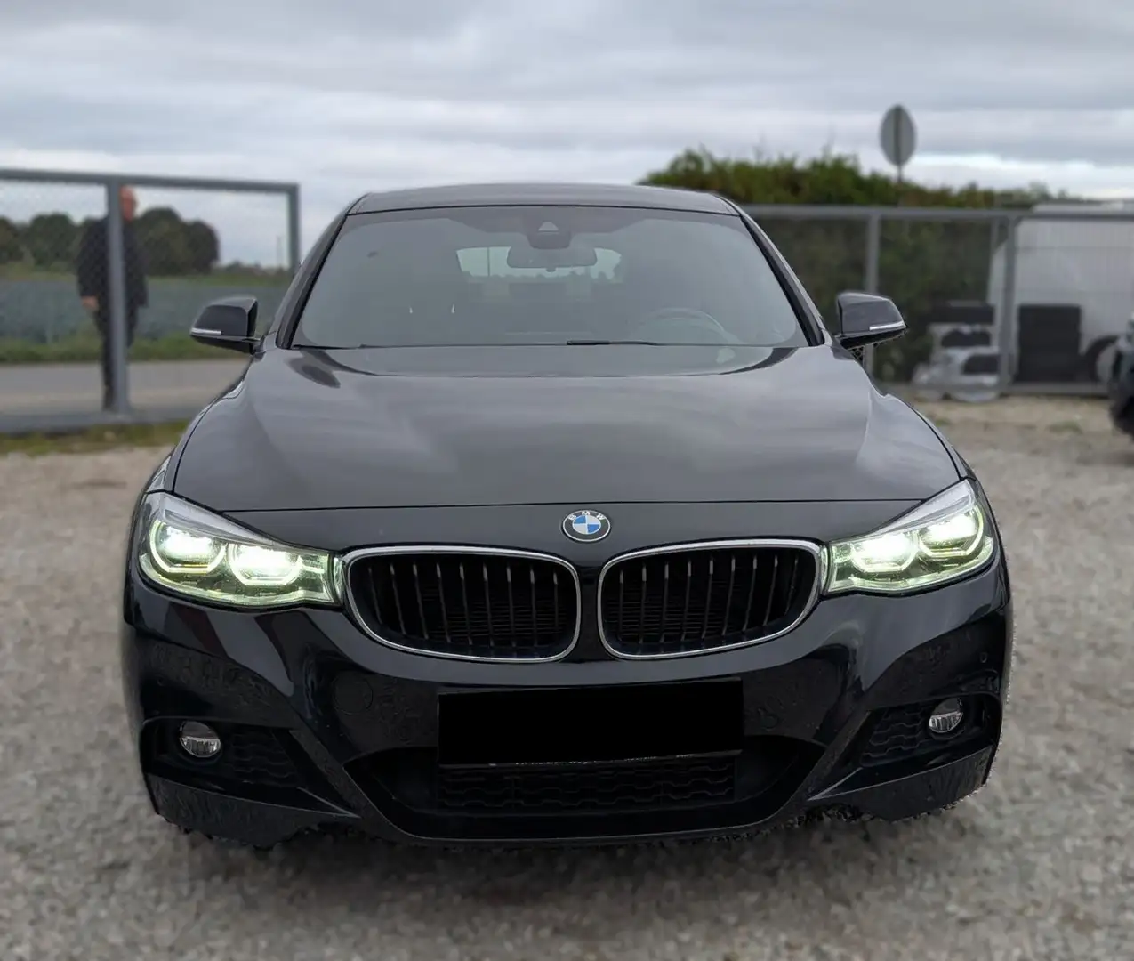 BMW 330 330 d GT xDrive M Sport H-UP Harman Alcantara Schwarz - 2