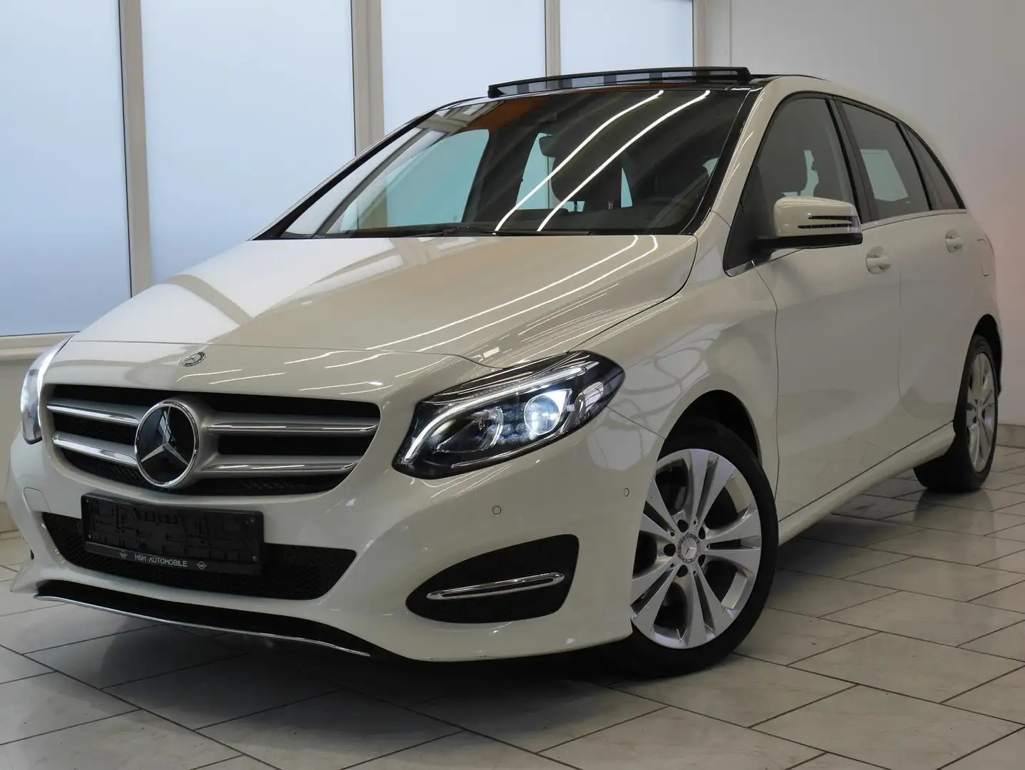 Mercedes-Benz B 200 d~Pano/Leder/Distronic/Carplay/Ambientebel. Blanc - 2