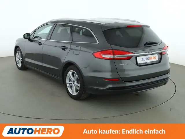 Ford Mondeo view 4