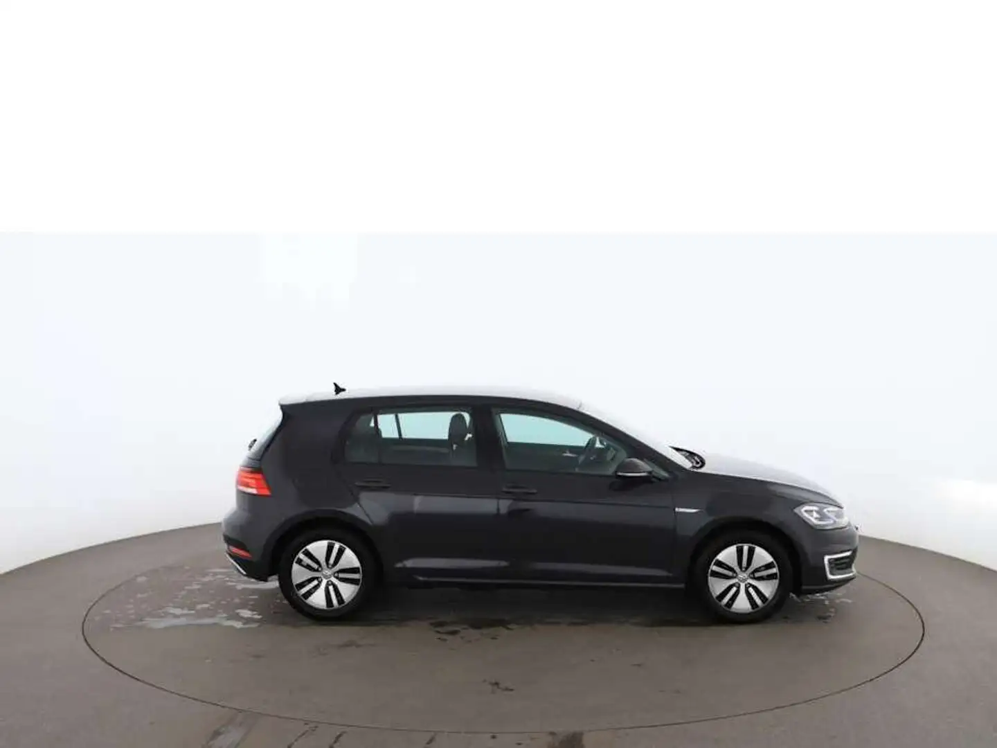 Volkswagen e-Golf 35.8kWh Aut LED NAVI APP-CONNECT PDC Grau - 2