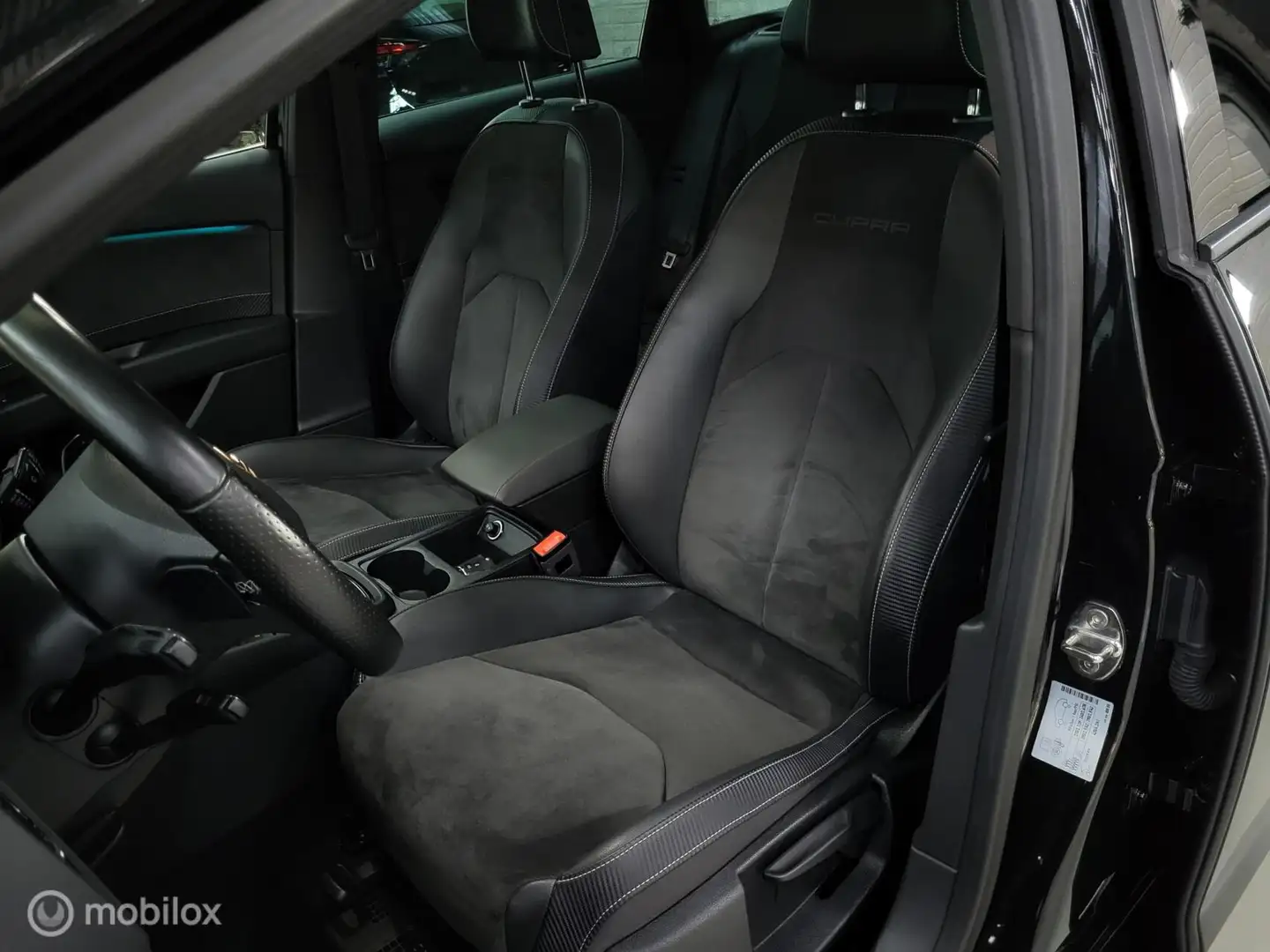 SEAT Leon ST 2.0 TSI 4DRIVE CUPRA/Pano/Acc/Virtual dashboard Zwart - 2