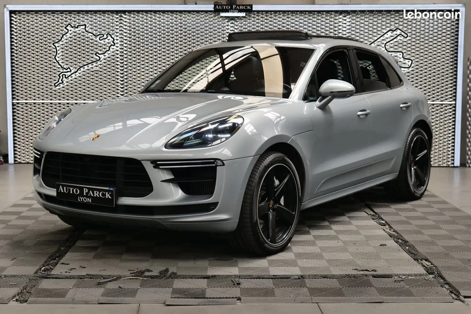 Porsche Macan New turbo v6 440ch attelage echappement sport noir Gris - 1