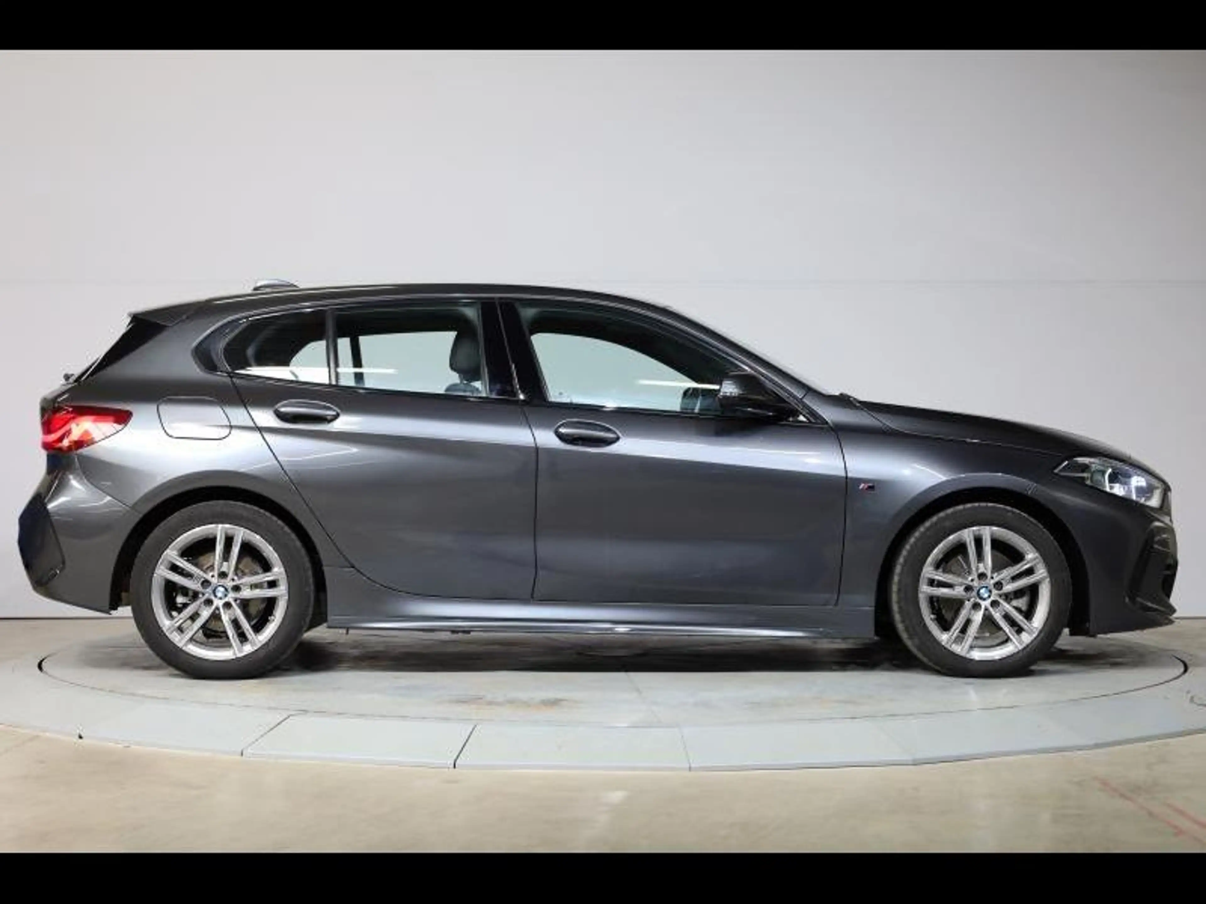 BMW 118 i Hatch Kit M Sport — photo 3