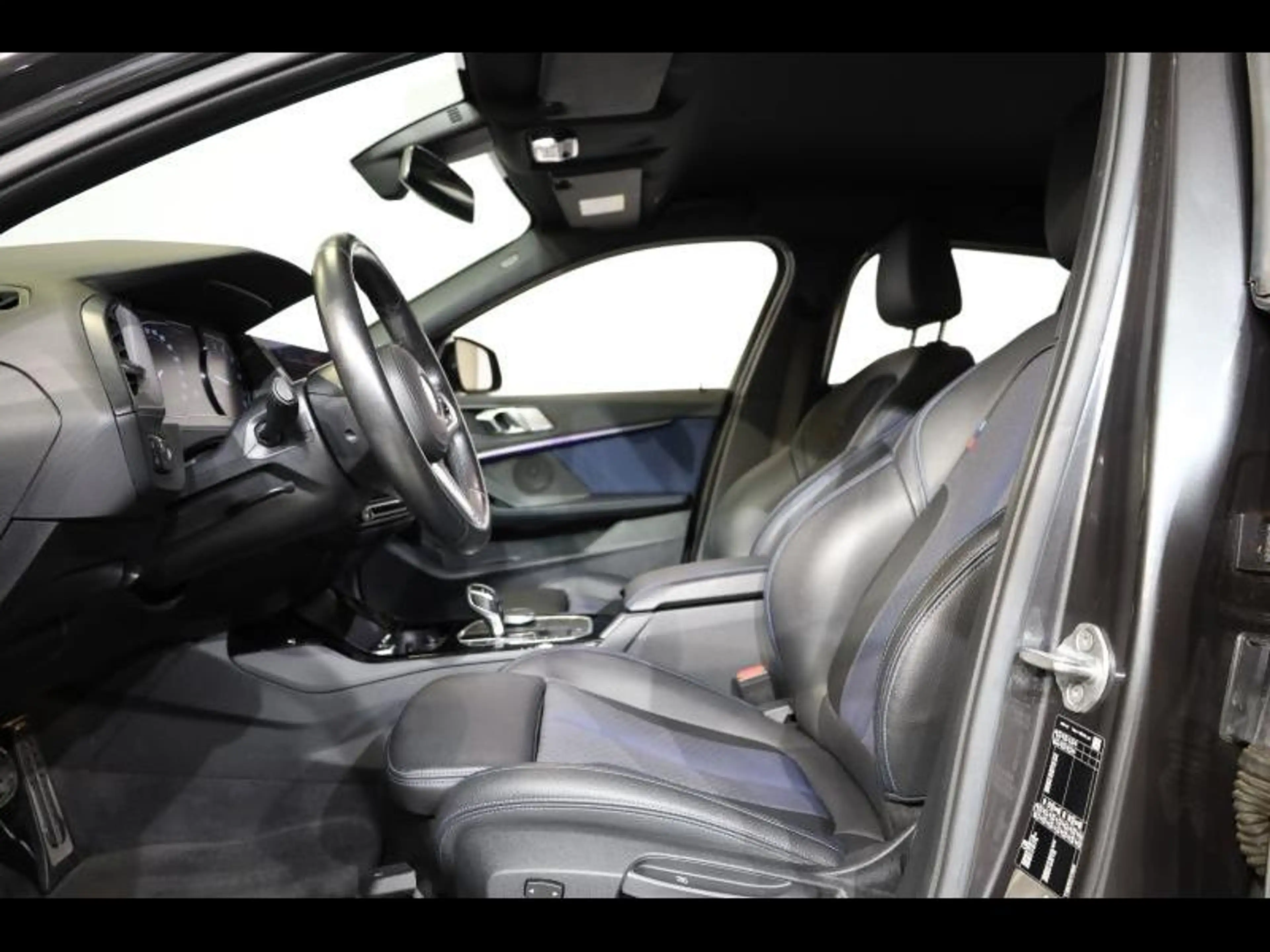 BMW 118 i Hatch Kit M Sport — photo 9