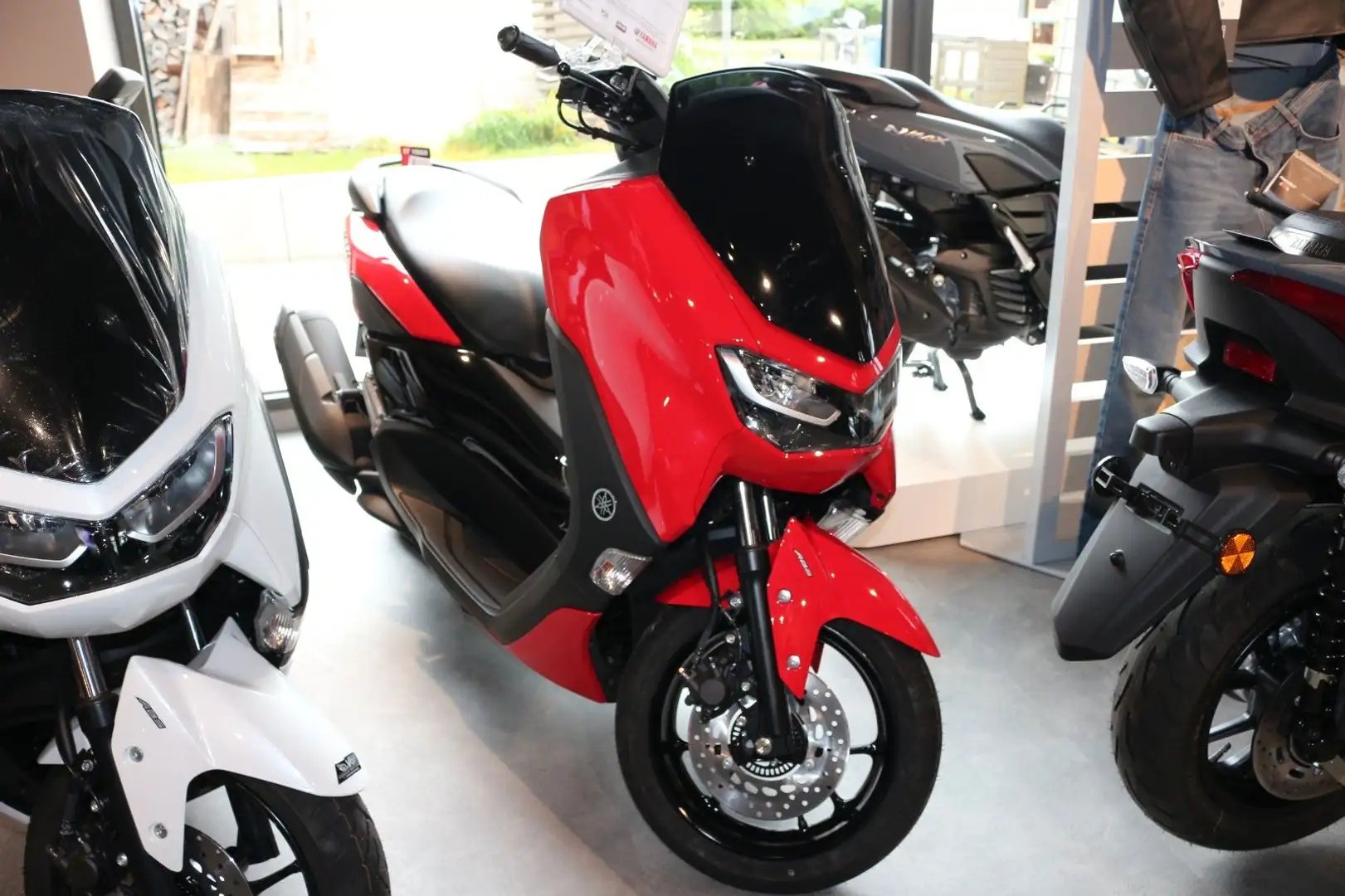 Yamaha NMAX 125 MY23 Alle Farben Promo-Aktion Rood - 1