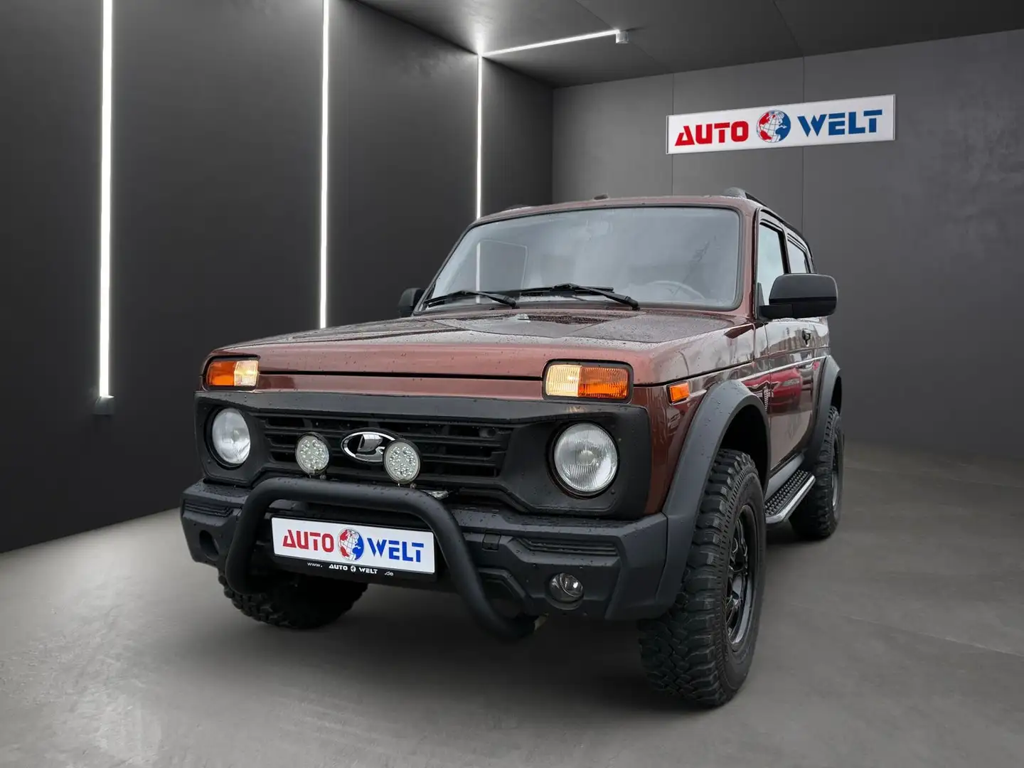 Lada Niva 1.7 Sondermodell Bronto AHK Klima Bluetooth Braun - 1