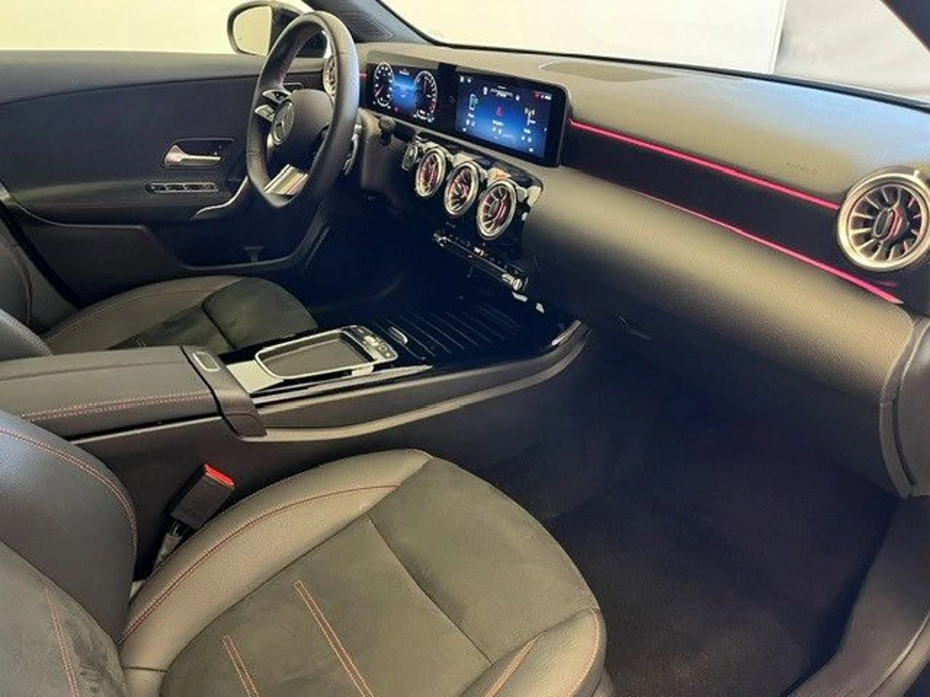 Mercedes-Benz A 250 e AMG-Line Panorama Distronic Keyless Go — photo 6