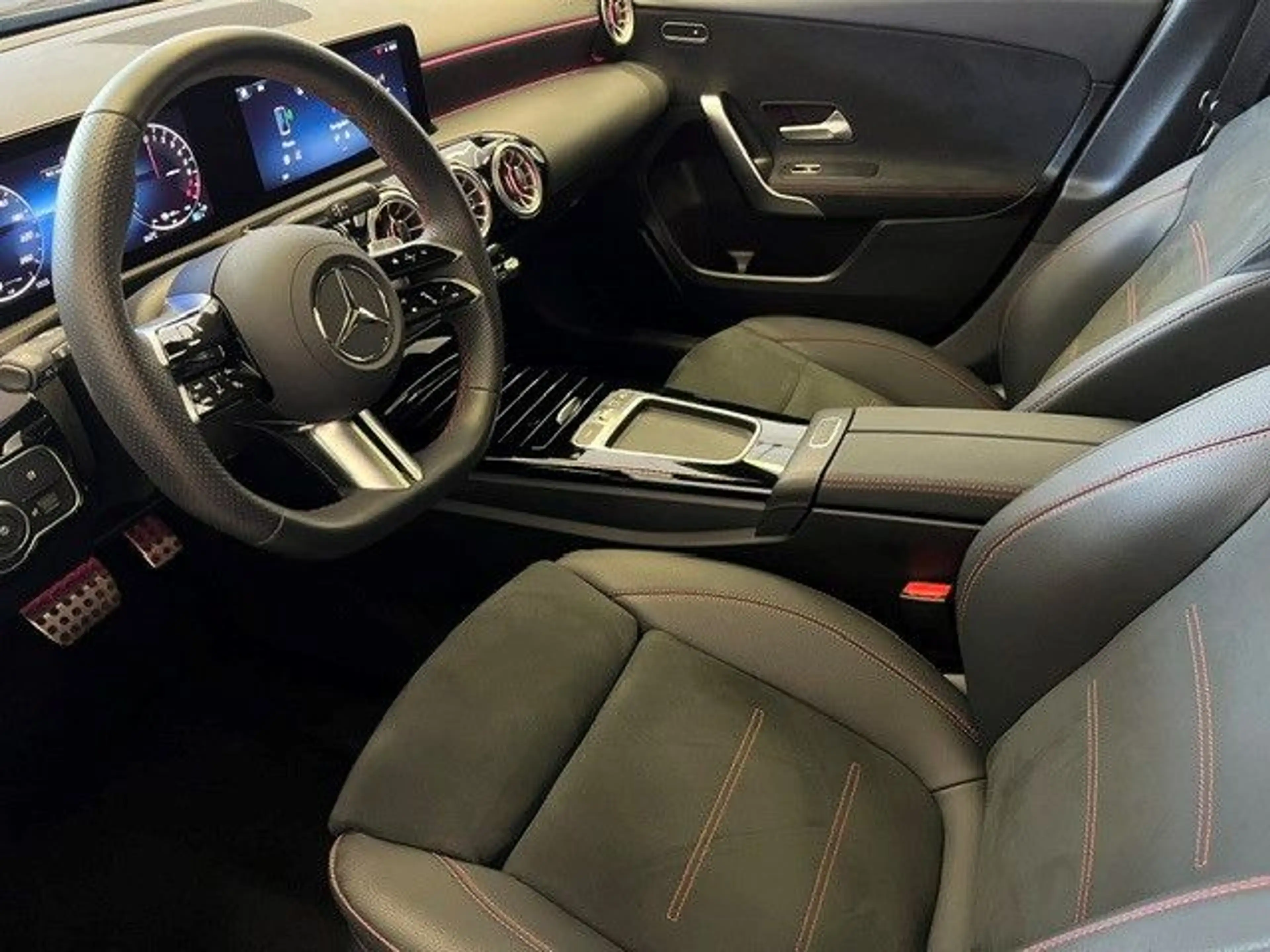 Mercedes-Benz A 250 e AMG-Line Panorama Distronic Keyless Go — photo 5