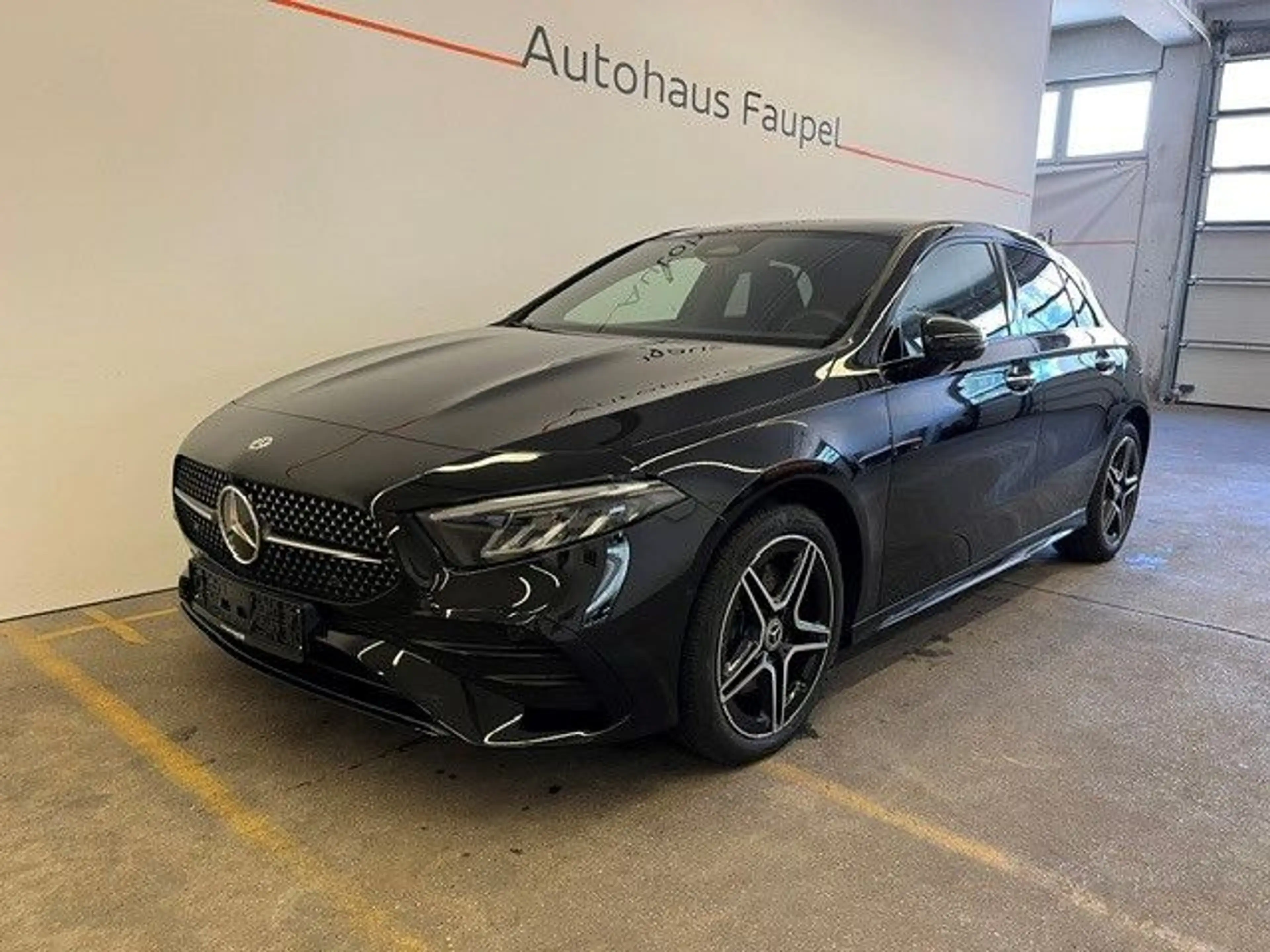 Mercedes-Benz A 250 e AMG-Line Panorama Distronic Keyless Go — photo 4