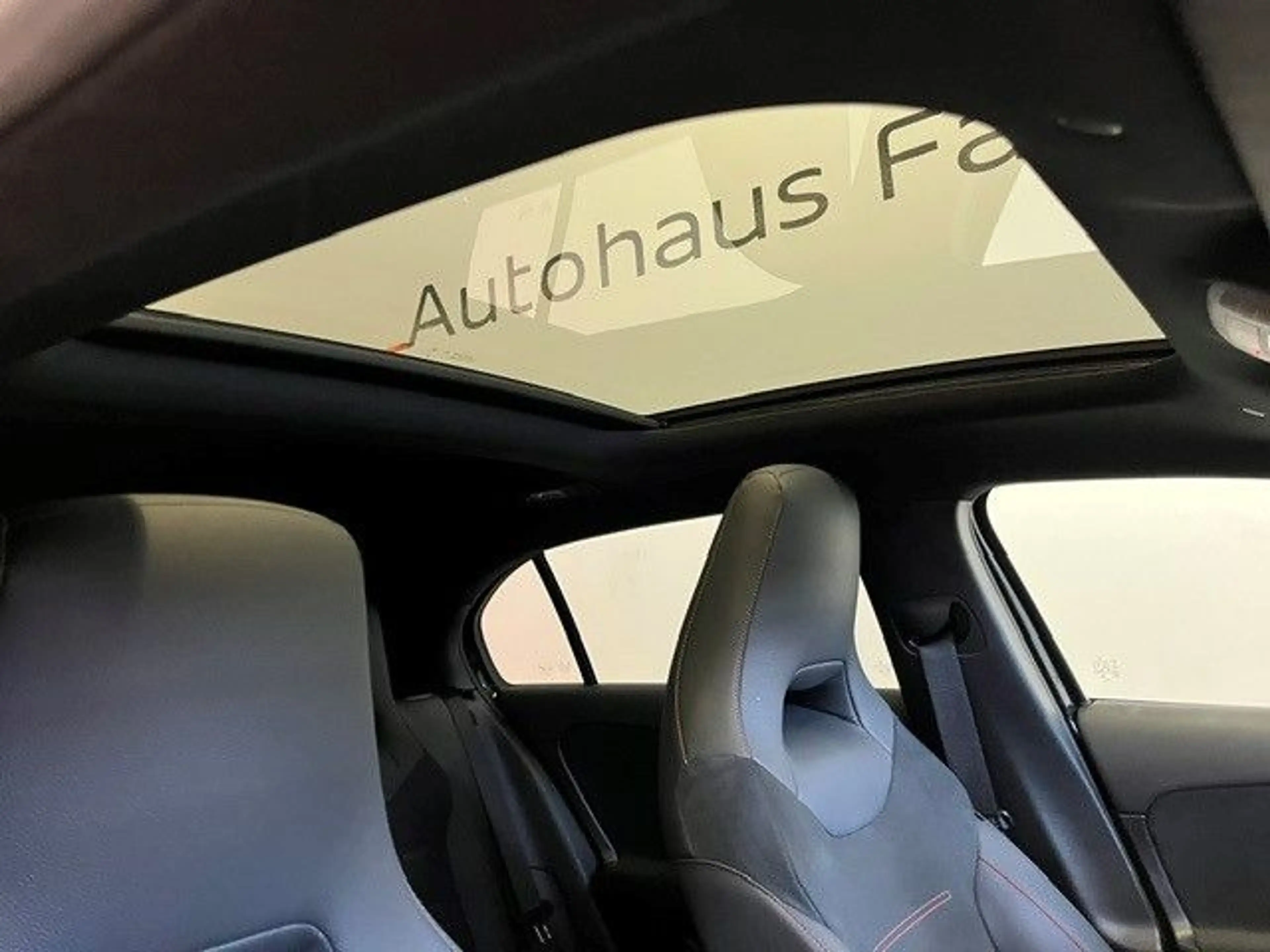 Mercedes-Benz A 250 e AMG-Line Panorama Distronic Keyless Go — photo 7