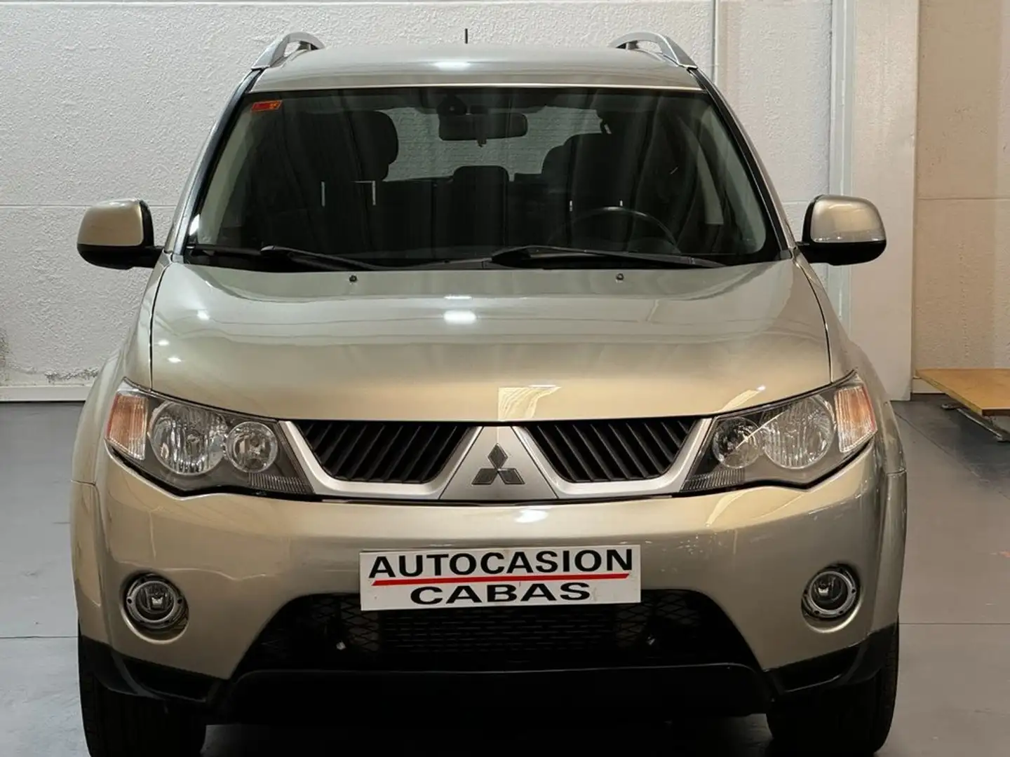 Mitsubishi Outlander 2.0DI-D Kaiteki Beige - 2