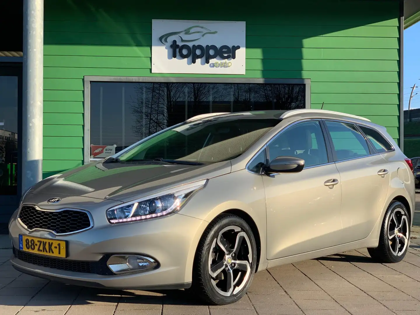 Kia Ceed SW / cee'd SW Sportswagon 1.6 GDI Plus Pack | Camera | Navi | Cr Gris - 1
