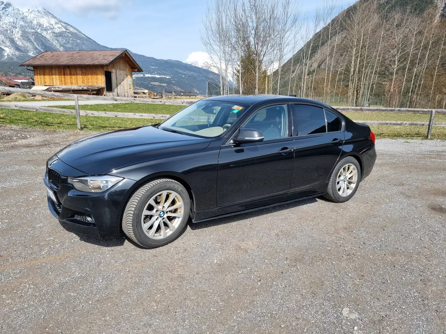BMW 318 318d Aut. Schwarz - 1