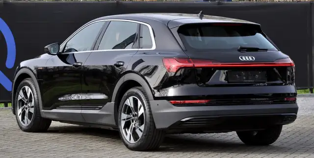 Audi E-Tron view 3