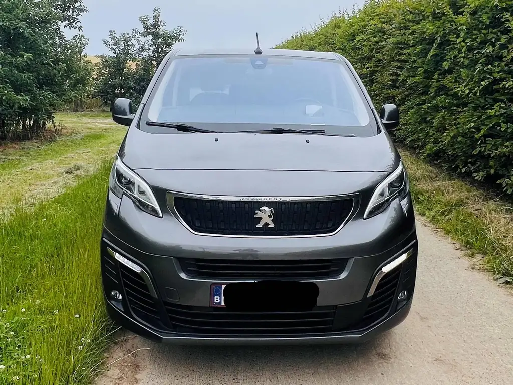 Peugeot Traveller 2018 из Европы — купить под ключ