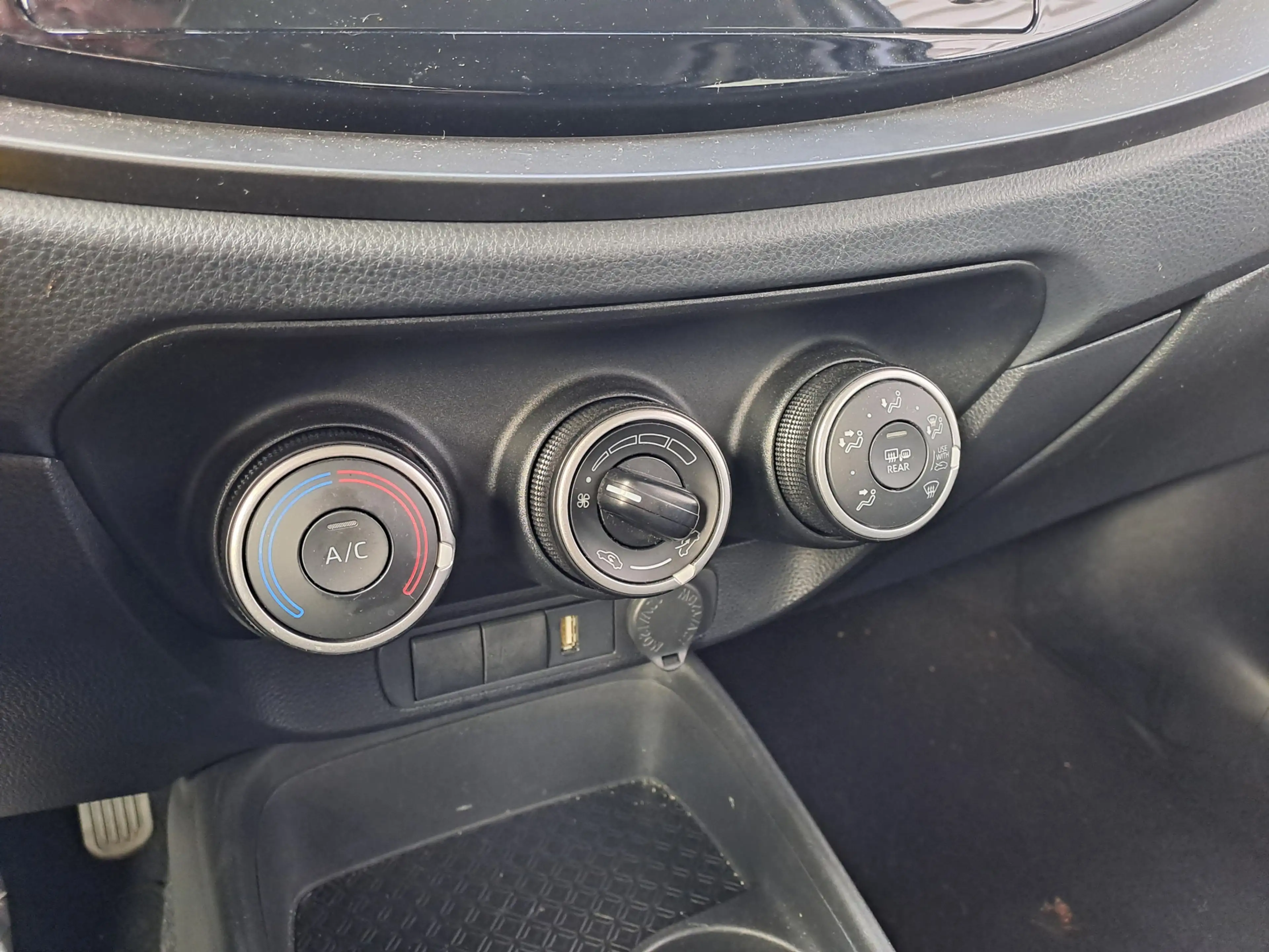 Toyota Aygo X 1.0 VVT-i MT Play | Apple Carplay/Android Auto | C — photo 13