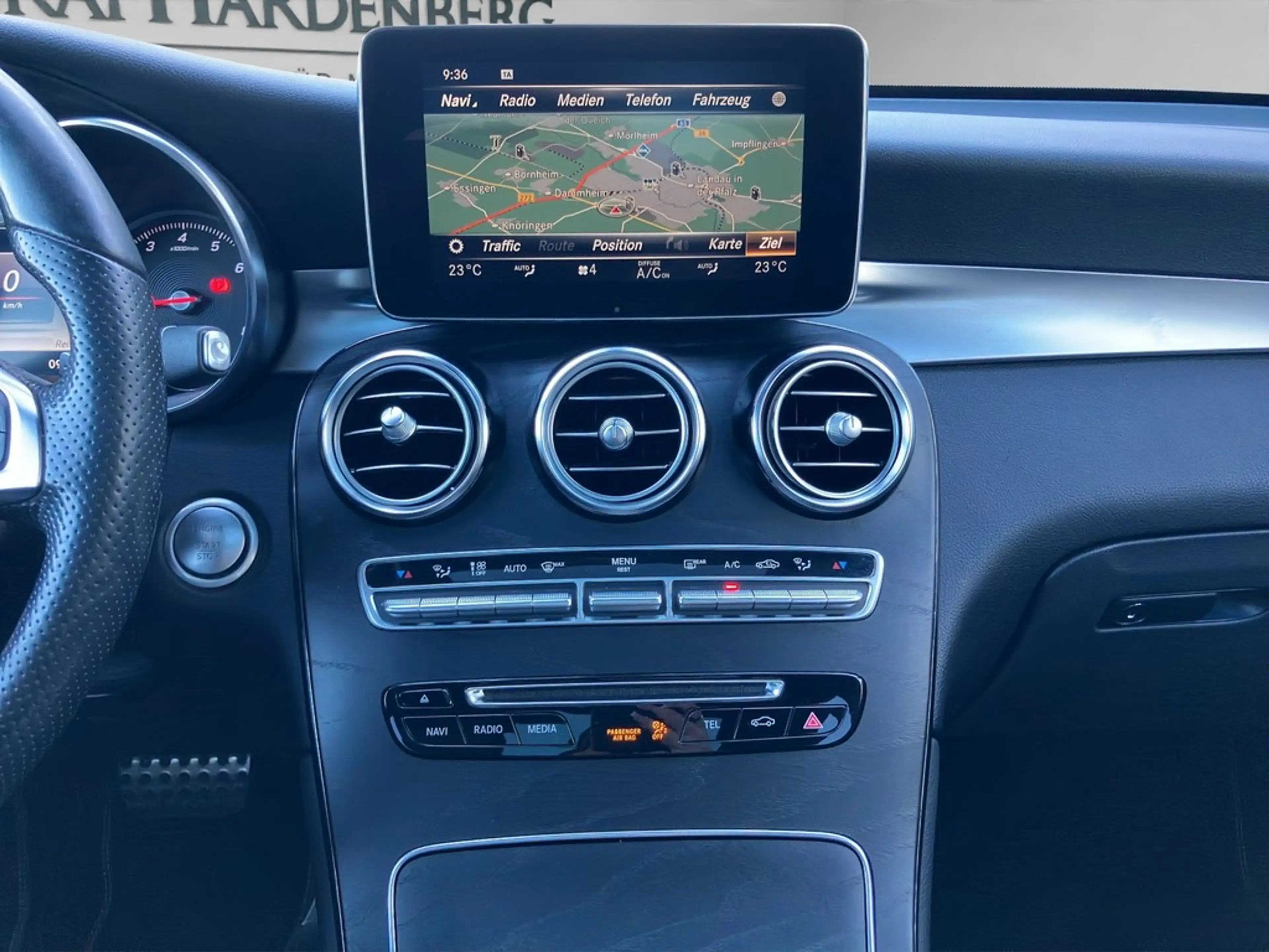 Mercedes-Benz GLC 250 4Matic AMG Line PANO NAV 360CAM — photo 15