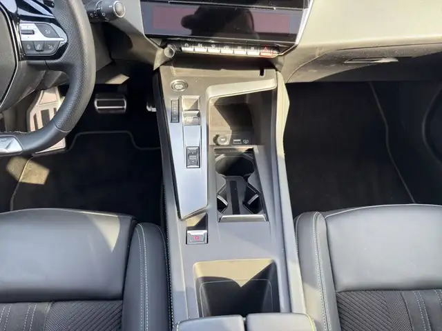 Peugeot 308 view 11
