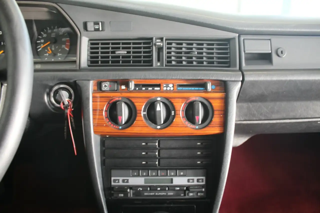 Mercedes-Benz 190 E 1.8 Avantgarde Rosso TOP ZUSTAND, foto 12
