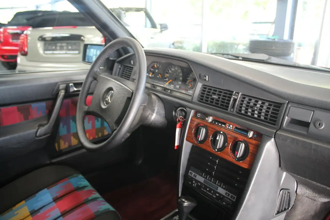 Mercedes-Benz 190 E 1.8 Avantgarde Rosso TOP ZUSTAND, foto 7