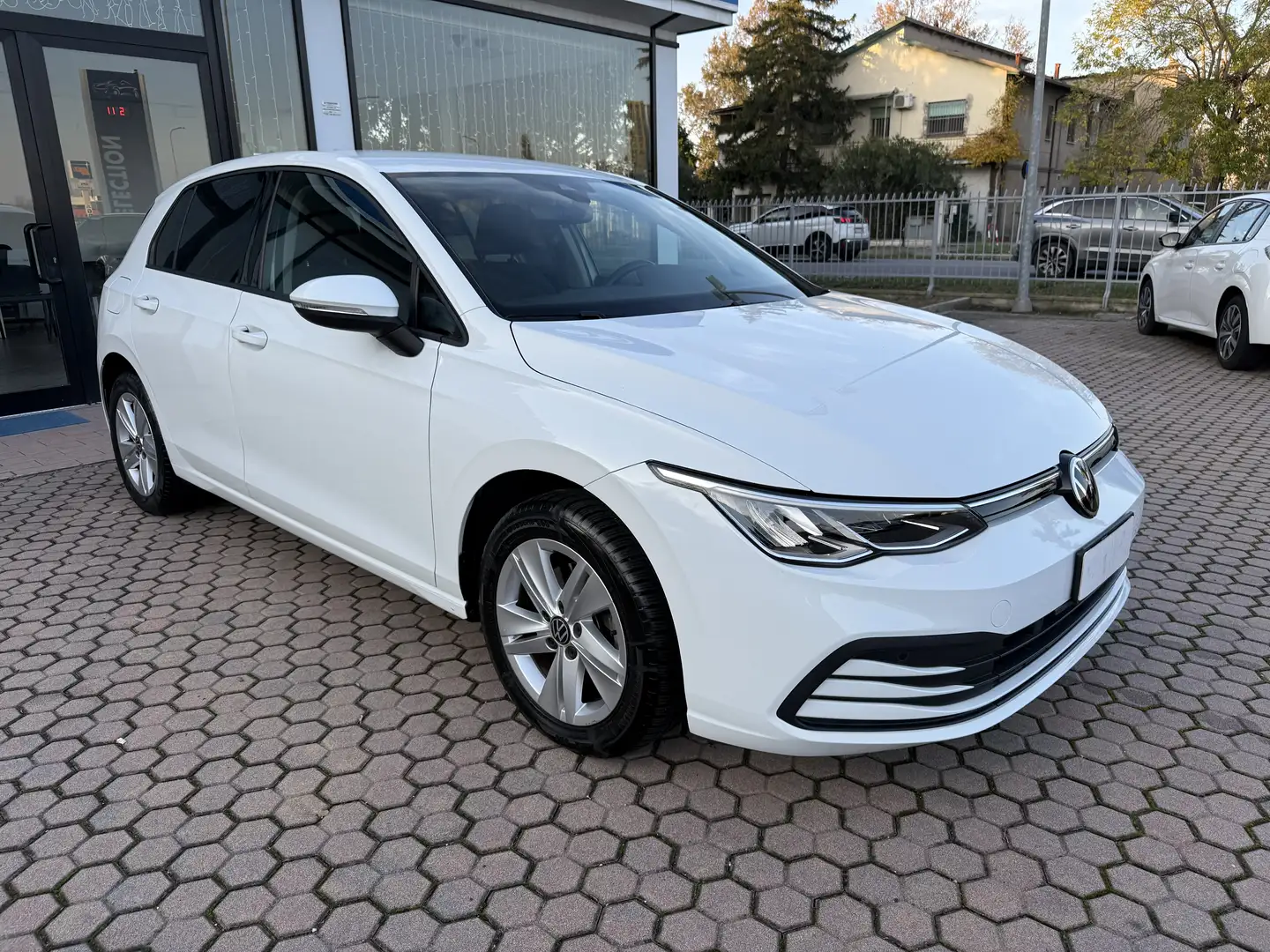 Volkswagen Golf Golf 1.0 TSI EVO Life OK NEOPATENTATI Bianco - 2