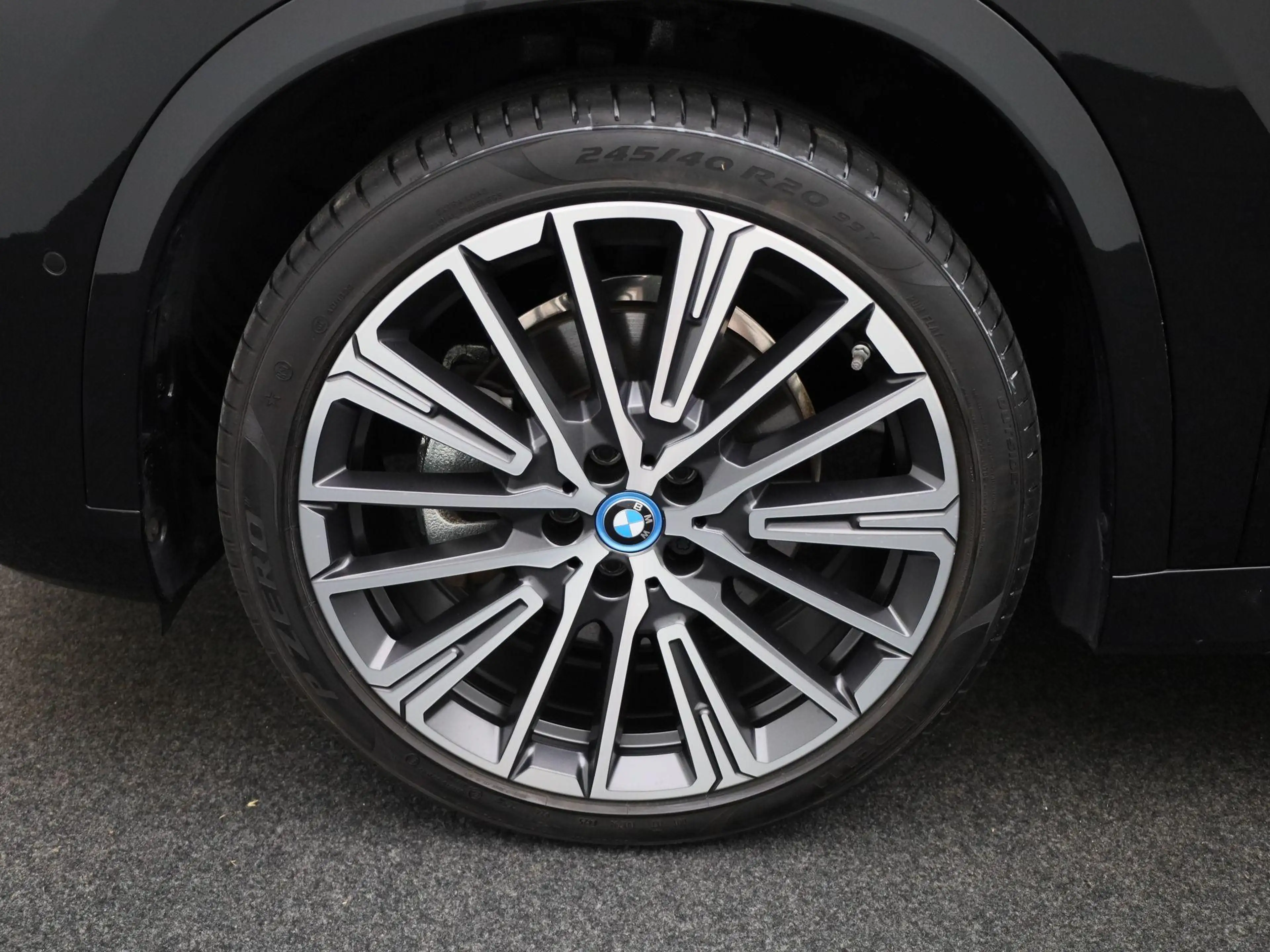 BMW iX1 xDrive30 Launch Edition 67 kWh M-PAKKET INTERIEUR — photo 15