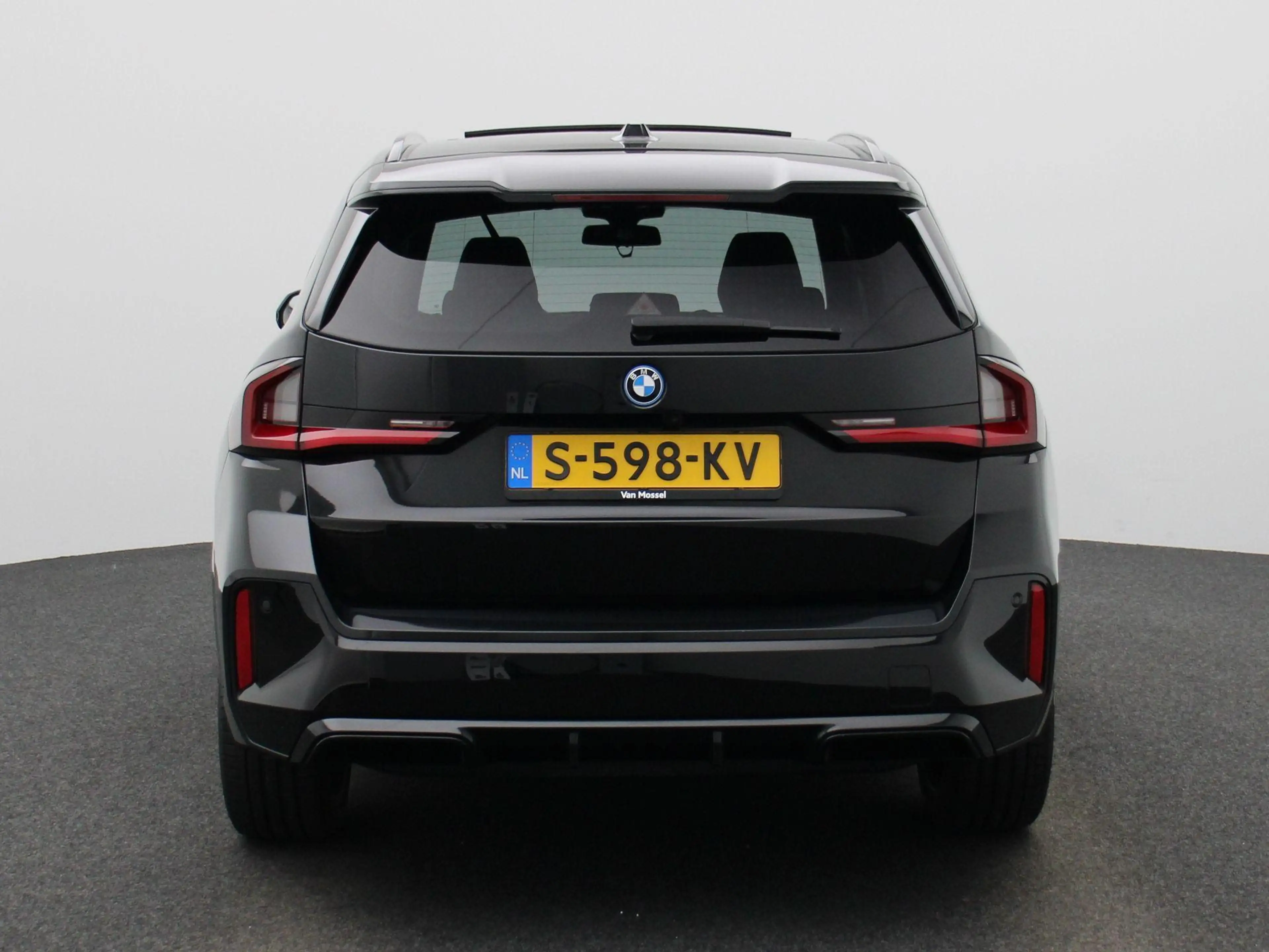 BMW iX1 xDrive30 Launch Edition 67 kWh M-PAKKET INTERIEUR — photo 5