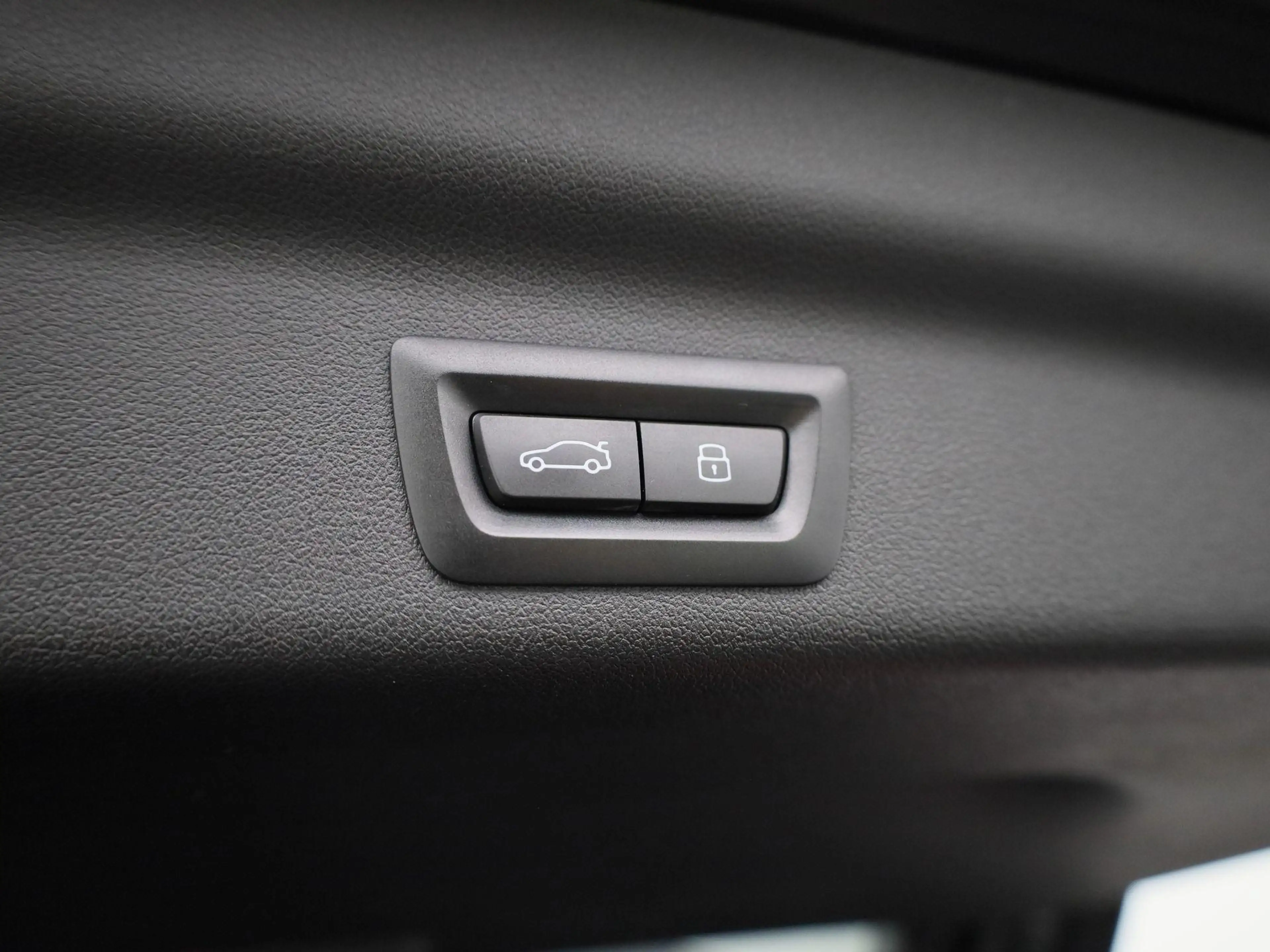 BMW iX1 xDrive30 Launch Edition 67 kWh M-PAKKET INTERIEUR — photo 13