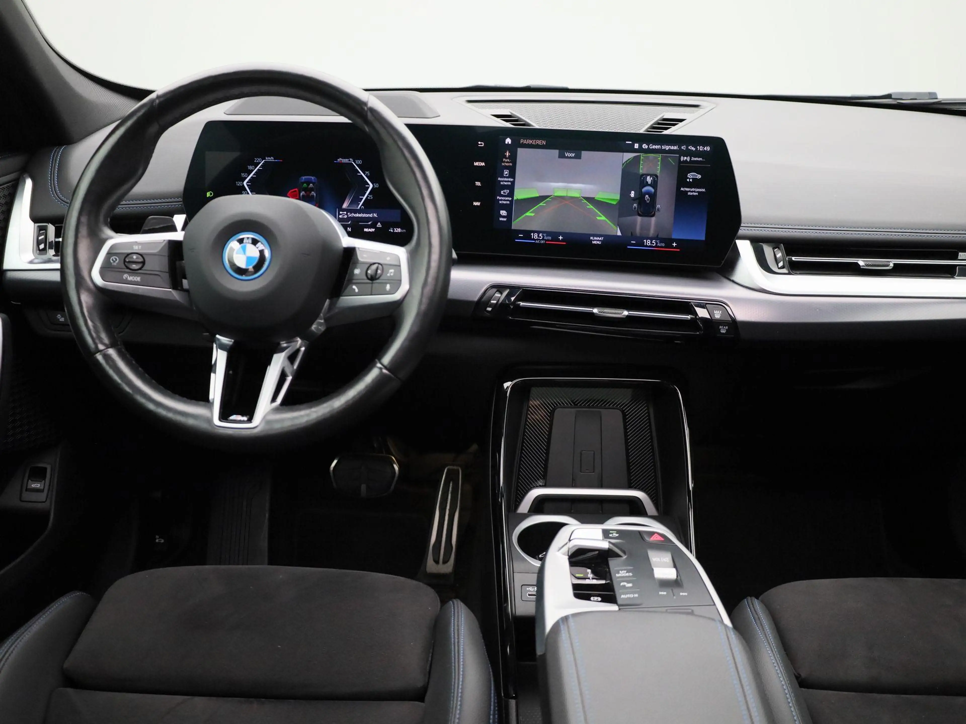 BMW iX1 xDrive30 Launch Edition 67 kWh M-PAKKET INTERIEUR — photo 7