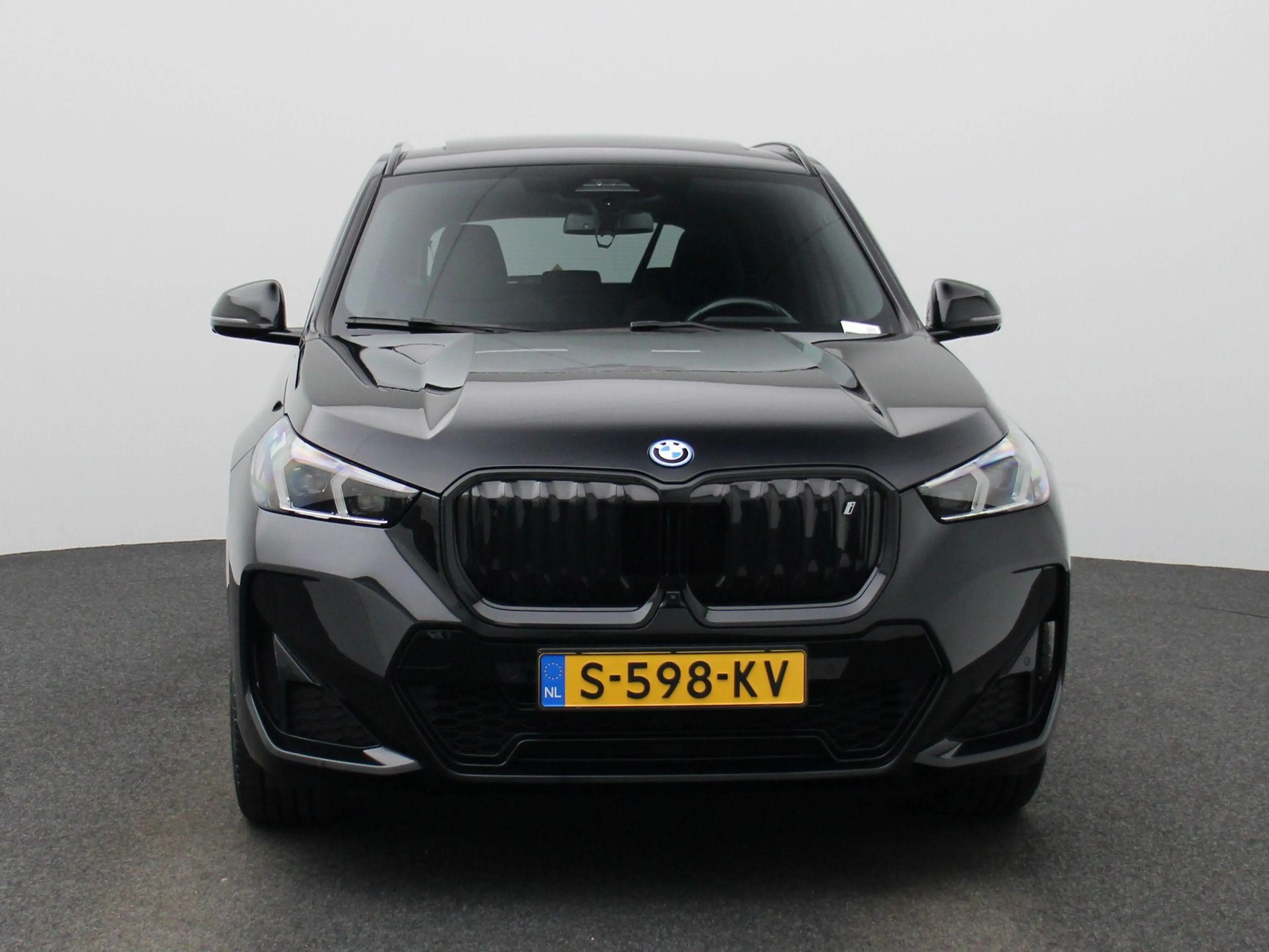BMW iX1 xDrive30 Launch Edition 67 kWh M-PAKKET INTERIEUR — photo 3