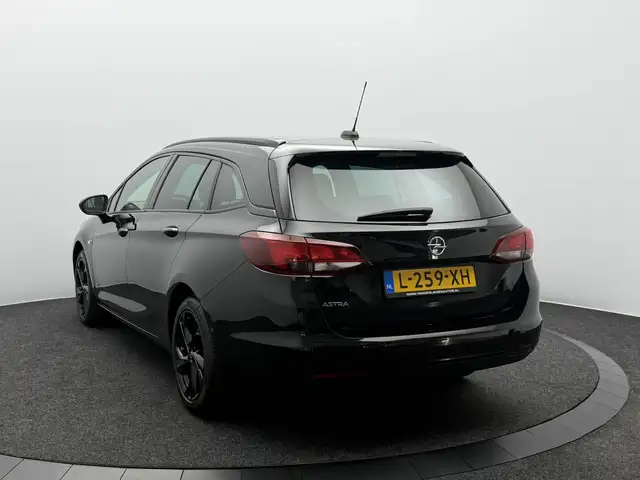 Opel Astra view 6