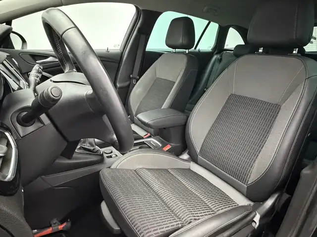 Opel Astra view 7