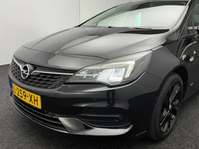 Opel Astra view 2