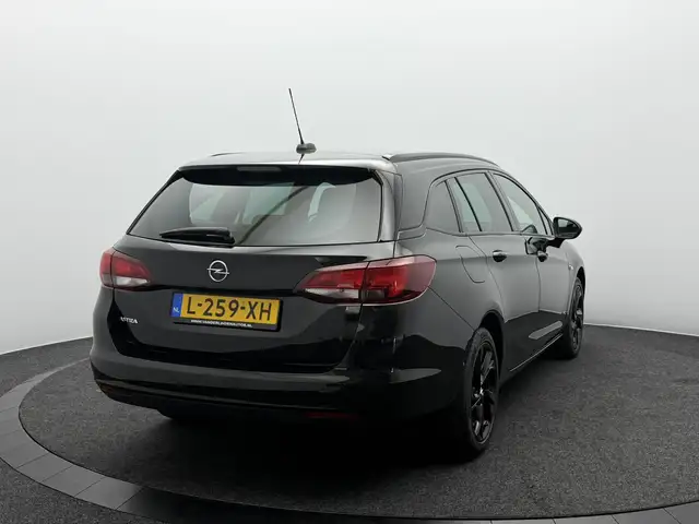 Opel Astra view 4