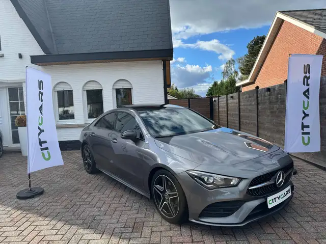 Mercedes-Benz CLA 180 COUPÉ-BOITE AUTOM. 7G-TR-PACK AMG-PACK NUIT-TOIT PANO-FULL LED-EU6d TEMP-CARNET MB- +1 AN DE GARANTIE-ÉTAT NOUVEAU!!