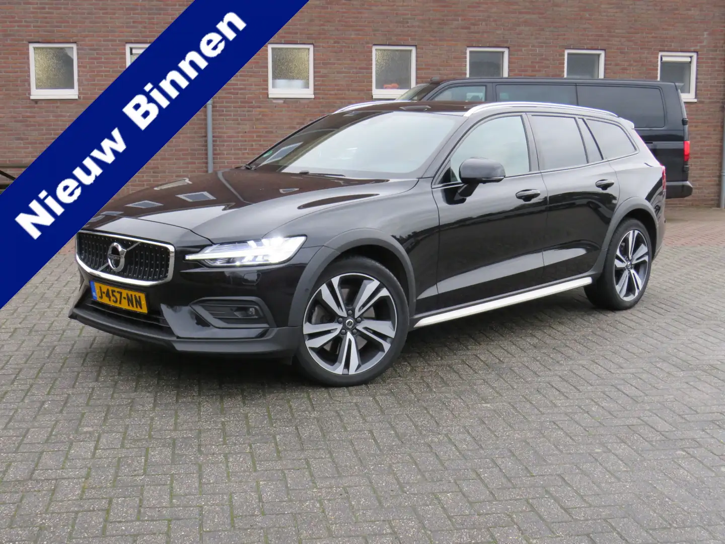Volvo V60 Cross Country 2.0 B5 AWD Pro * Rijklaarprijs incl. garantie * Tr Zwart - 1