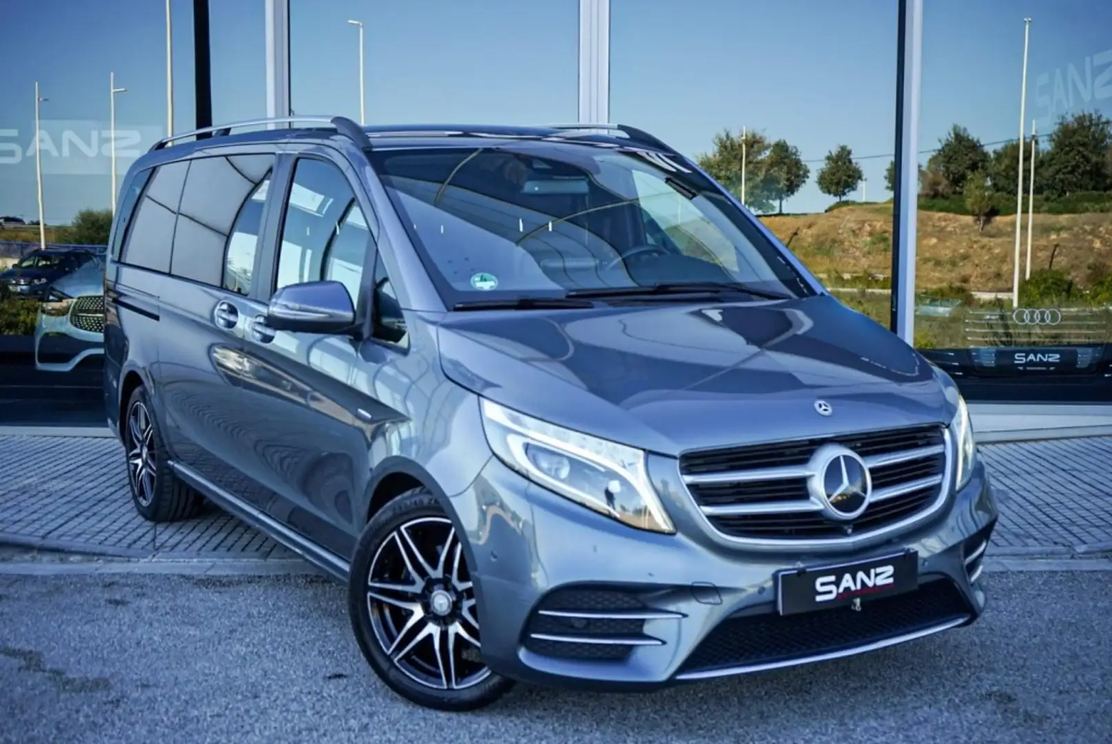 Mercedes-Benz V 250 250d Compacto 7G Tronic Gris - 2