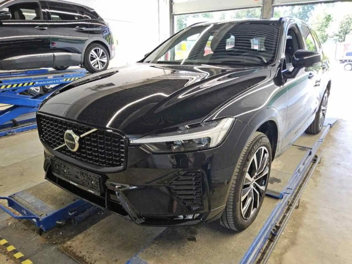 Volvo XC60 XC60 2.0 B5 Mild-Hybrid Ultra Dark AWD Schwarz - 1