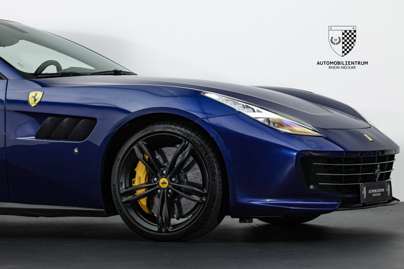 Ferrari GTC4 Lusso GTC4Lusso V12 BluTourdeFrance/Carbon/Passenger — photo 9