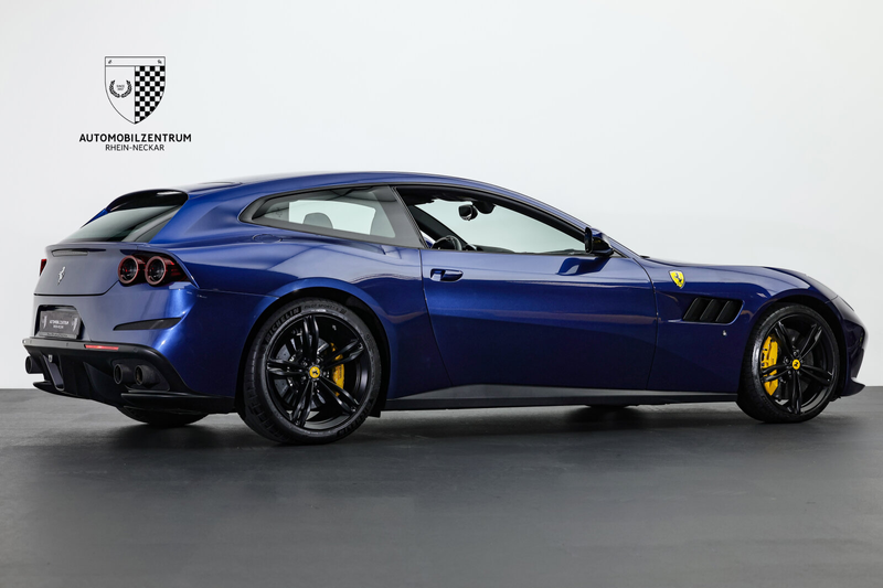 Ferrari GTC4 Lusso GTC4Lusso V12 BluTourdeFrance/Carbon/Passenger — photo 7