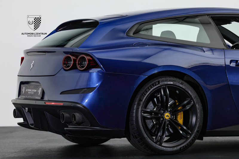 Ferrari GTC4 Lusso GTC4Lusso V12 BluTourdeFrance/Carbon/Passenger — photo 13