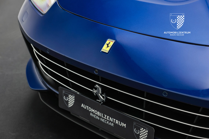 Ferrari GTC4 Lusso GTC4Lusso V12 BluTourdeFrance/Carbon/Passenger — photo 10