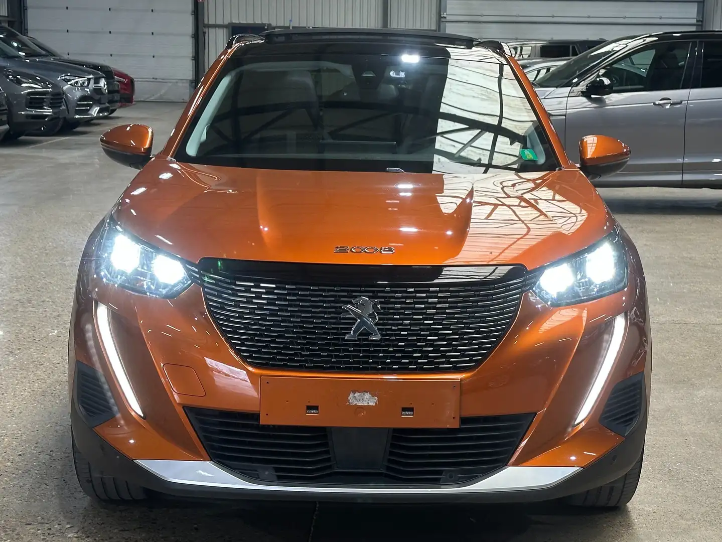 Peugeot 2008 1.5 BlueHDi Allure S Oranje - 2