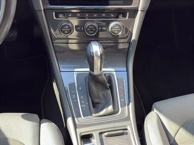 Volkswagen Golf view 11