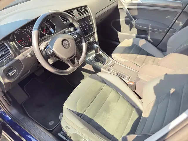Volkswagen Golf view 6