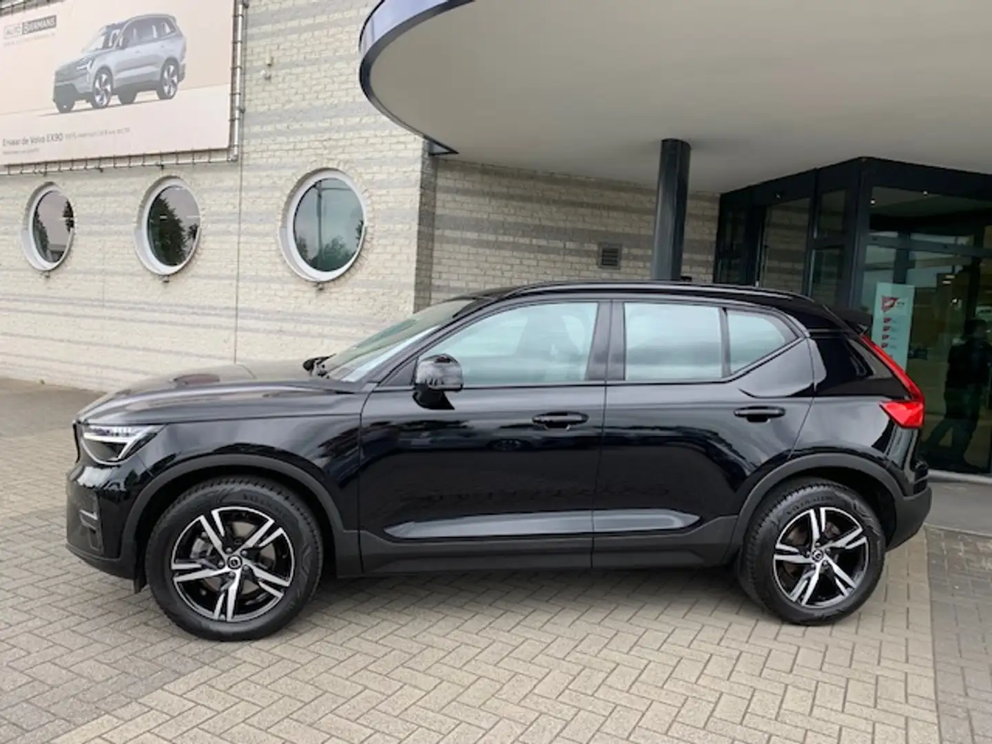Volvo XC40 B4 197pk Mild Hybrid Aut Plus Dark | Trekh. | Powe Negro - 2