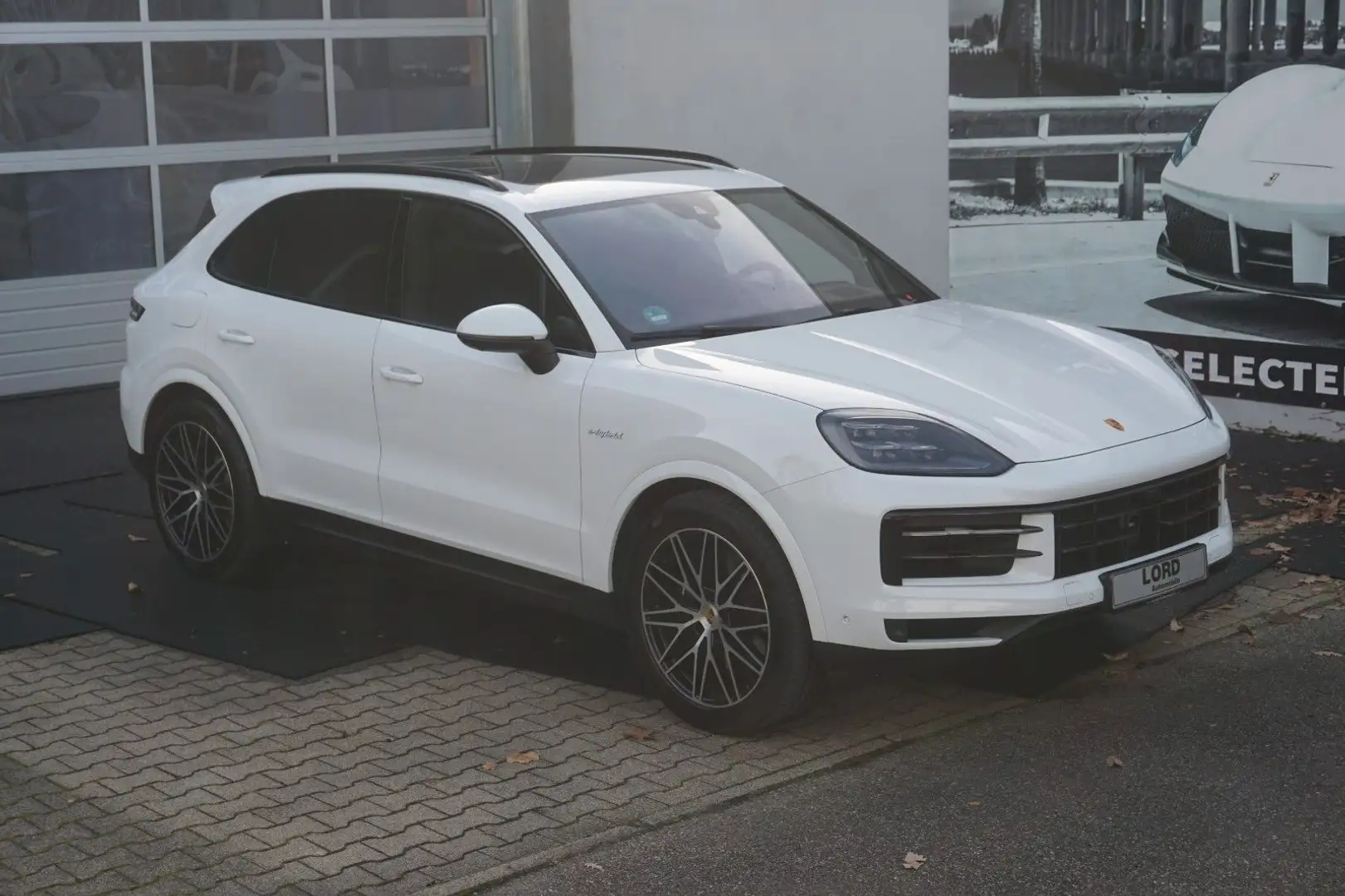 Porsche Cayenne E-Hybrid*18 Wege Sportsitze*Pano*AHK Weiß - 1