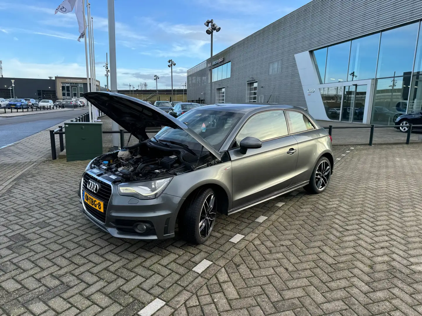 Audi A1 1.2 TFSI Pro Line S Grijs - 2