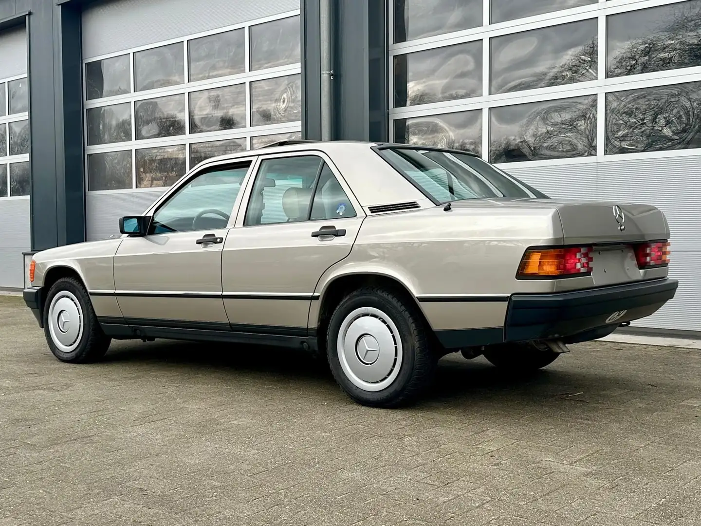 Mercedes-Benz 190 190 2.6 Beige - 2